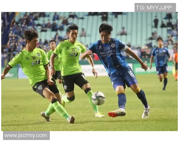 蔚山现代与江原FC激战正酣谁能在这场对决中笑到最后